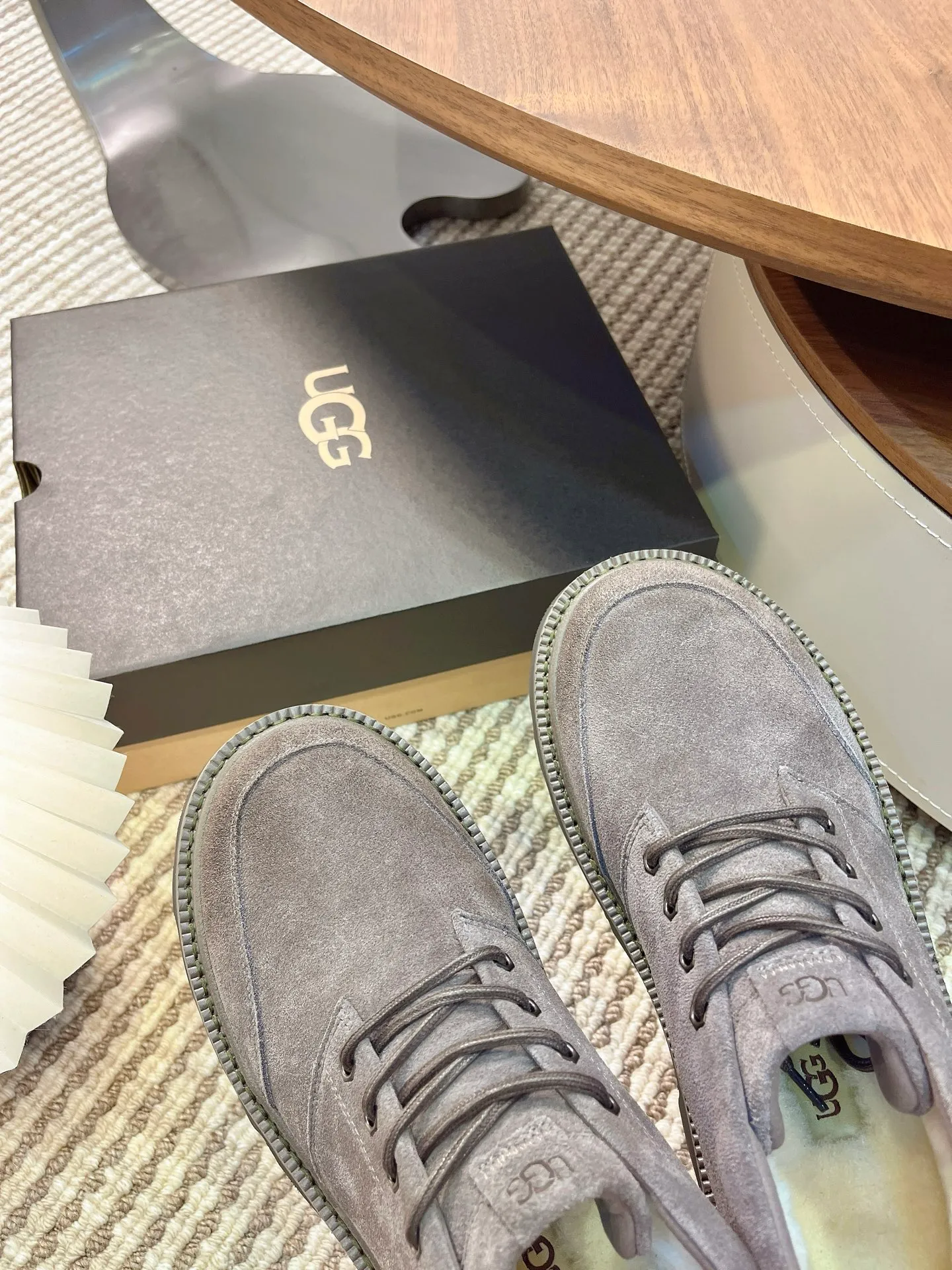 [UGG] P: 580💰 Size: 40 to 44 (45 custom-made) 2025 new style 𝑼𝑮𝑮•Men's ◾️. Winter snow boots and fur shoes. The matching coefficient is also 100%. 💥Good-looking✨Fully fashionable and full of aura when worn📈 Lager casual boots, lace-up style. The heels are decorated with hot embossed brand logos. Item No.: 1171113 Upper: high-quality cow suede Lining: sheepskin imported from Australia 🐑The inner lining is made of Australian lamb wool Outsole: EVA non-slip outsole.